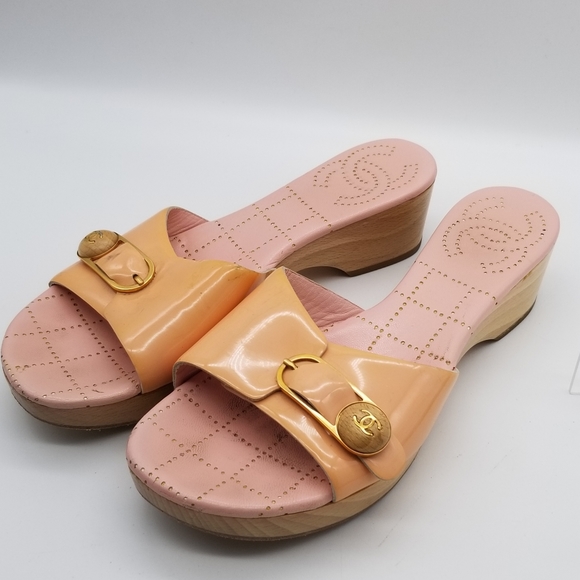CHANEL Peach and Pink Mules with Gold Accent - Picture 2 of 9